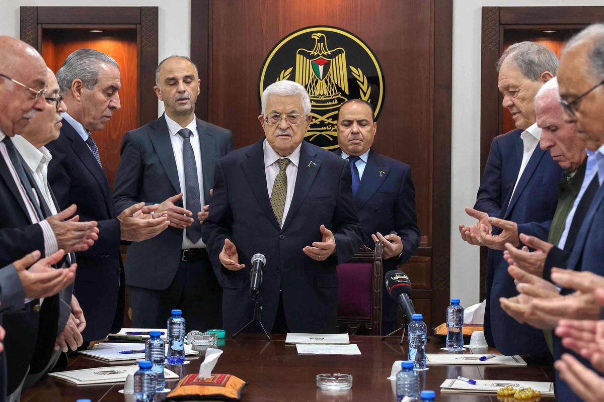 عباس يرضخ لضغوط غربية وعربية لضخ دماء جديدة  