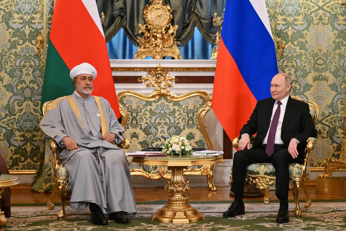 سلطان عمان يعزز شراكات بلاده 