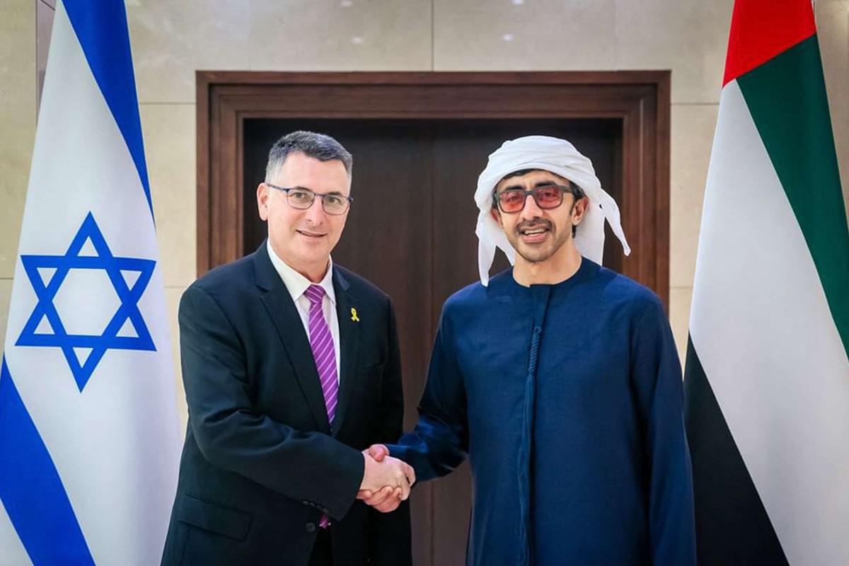 وزير الخارجية الاماراتي يؤكد على أهمية حل الدولتين لانهاء الصراع