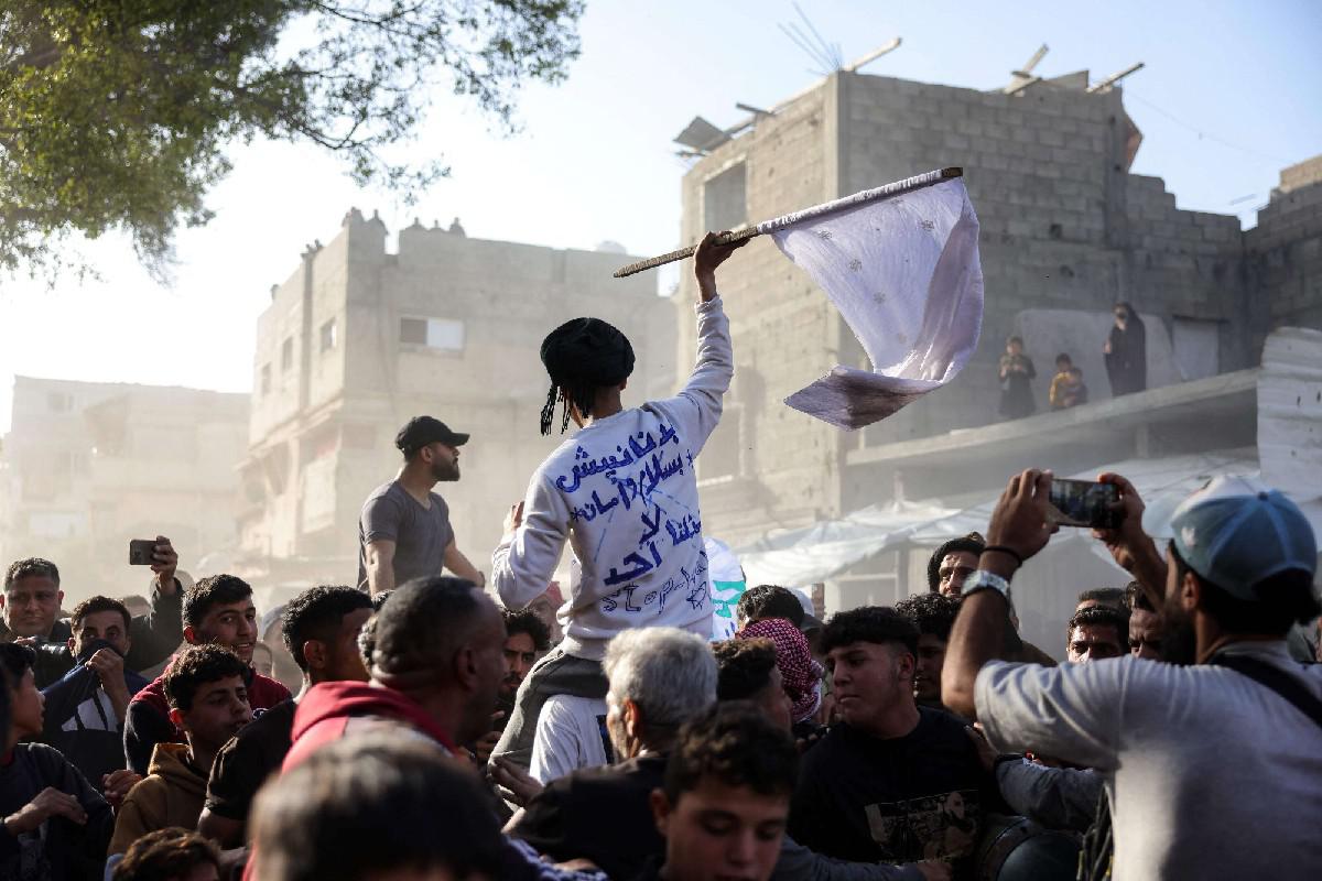 المتظاهرون طالبوا مصر بالعمل على ايقاف الحرب
