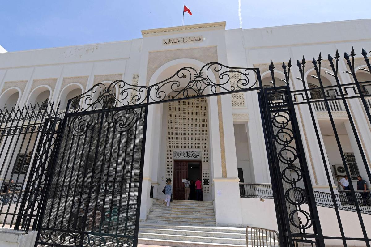 الموقوفون يتهمون سعيد بالضغط على القضاة لتمديد الايقافات