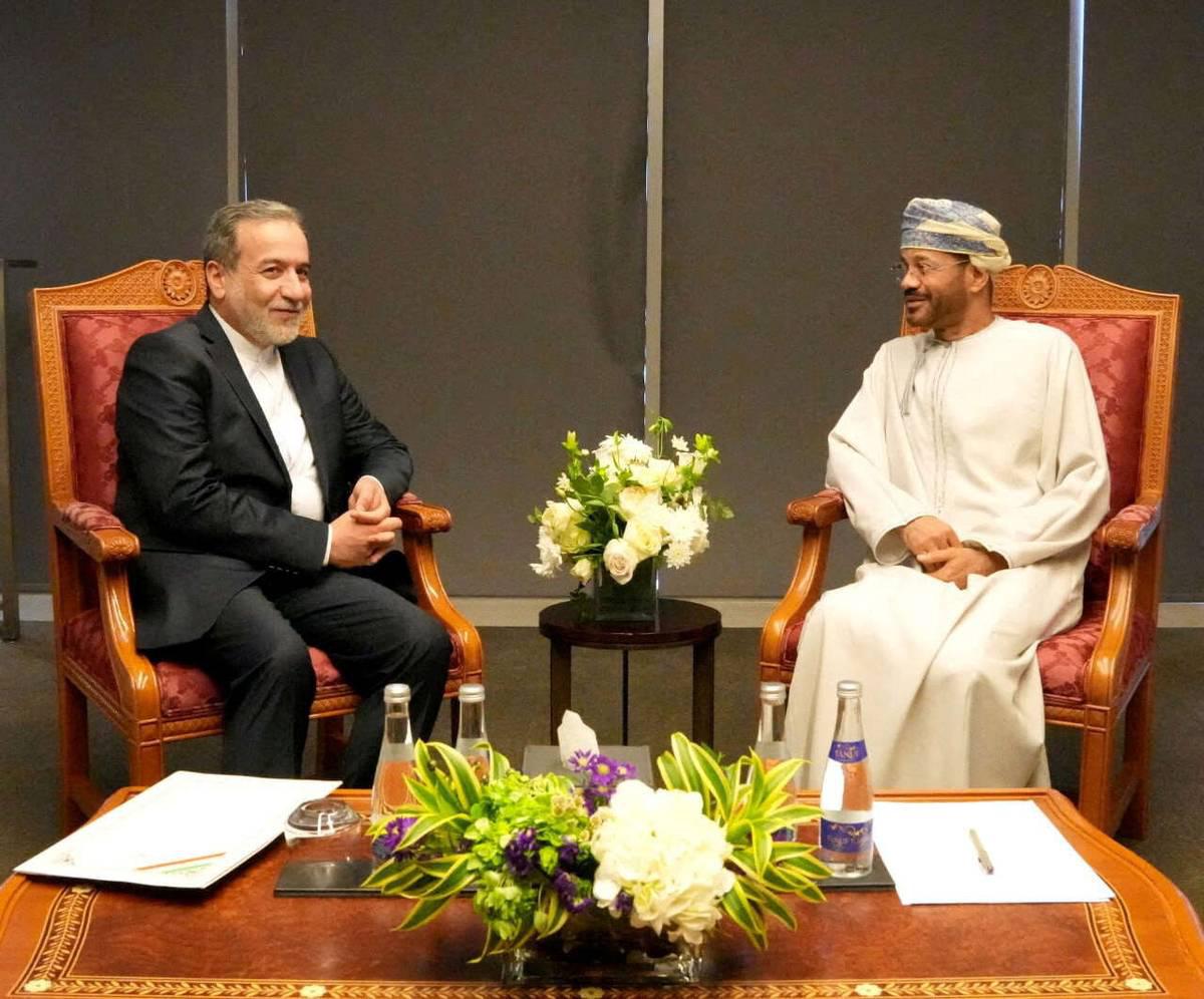 وزير الخارجية العماني السيد بدر البوسعيدي يستقبل وزير الخارجية الإيراني عباس عراقجي