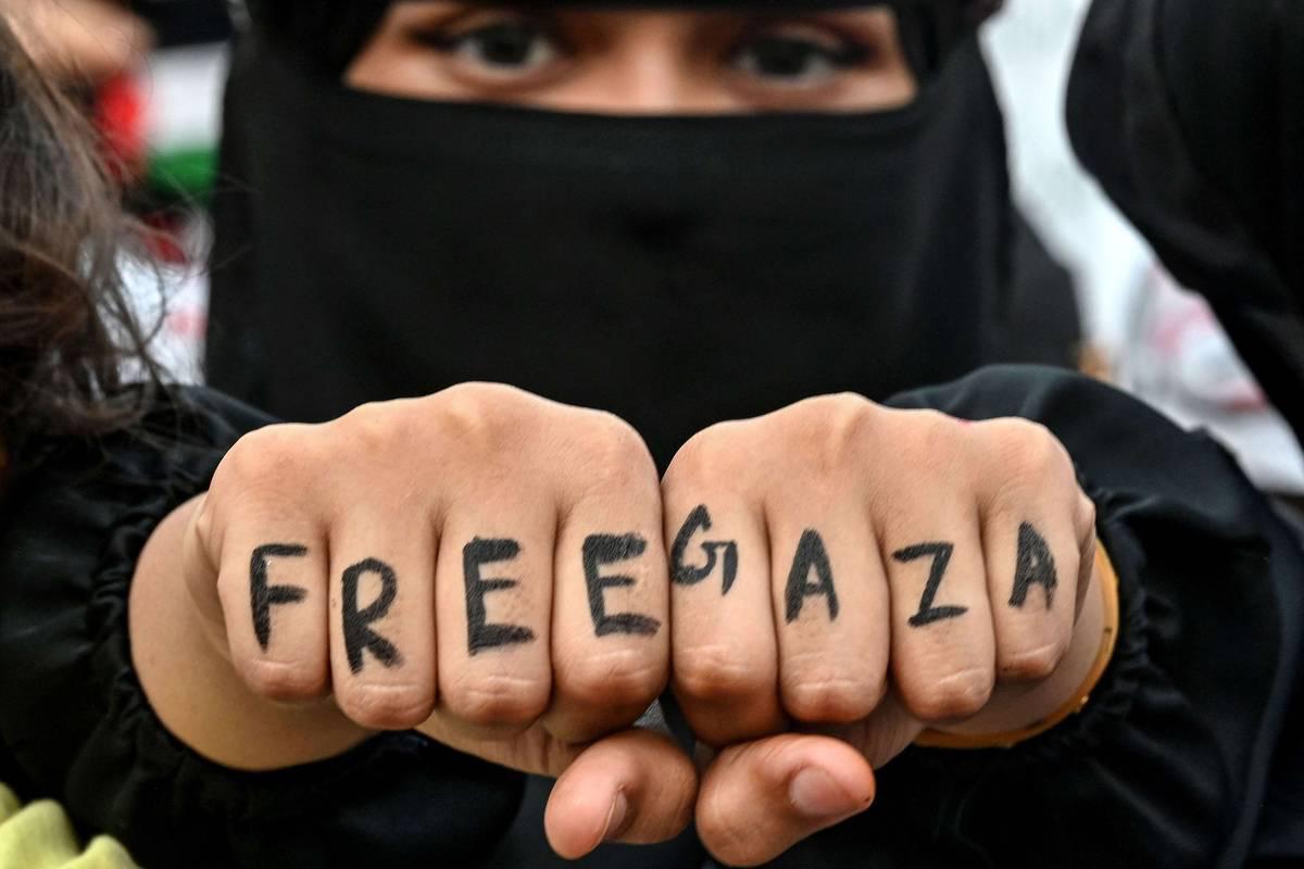 متظاهرة باكستانية ضد الحرب في غزة