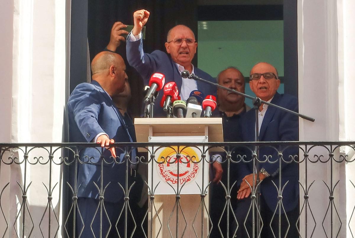 الطبوبي لا يزال يسيطر على مفاصل الاتحاد