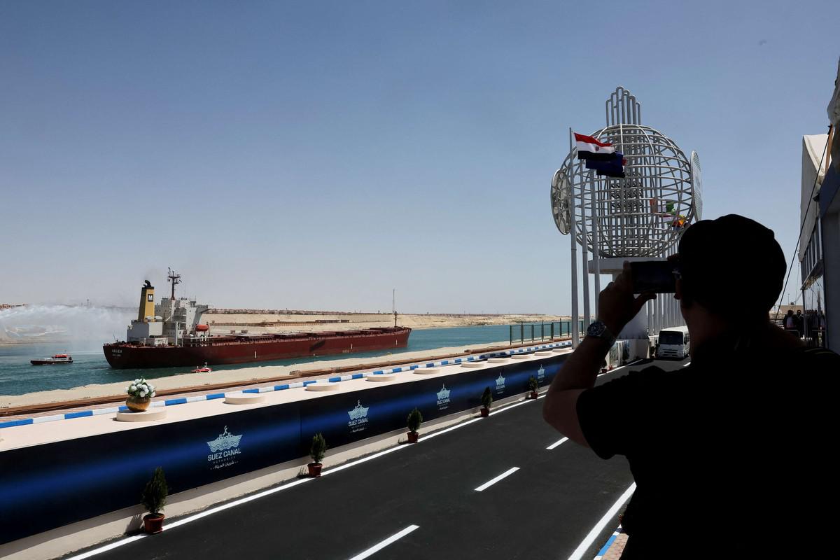 قناة السويس تخضع لنظام قانوني مصري يستند إلى تشريعات واضحة