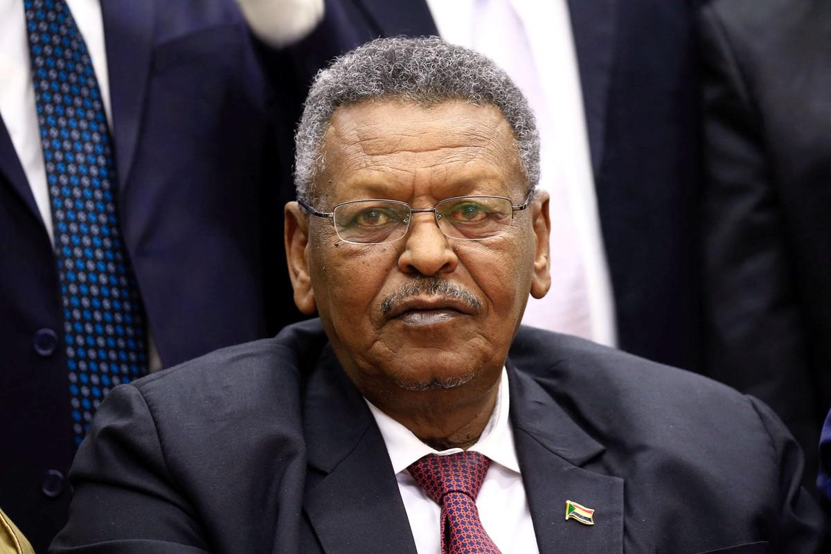 فلول البشير أول مستفيد من سيطرة فريق البرهان على السجون 