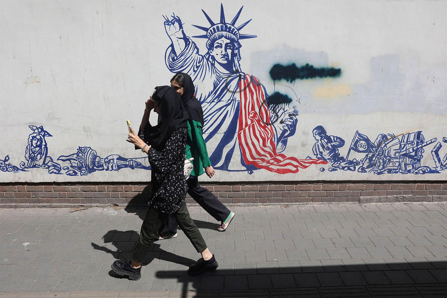 More US sanctions despite the talks
