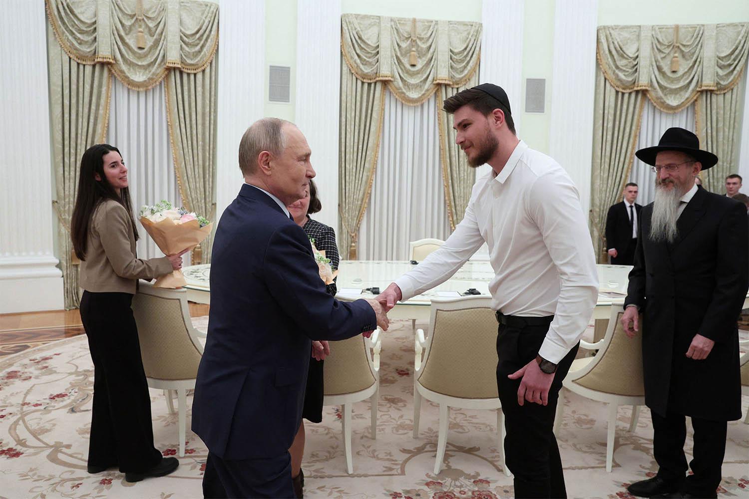  Putin shaking hands with Alexander Trufanov