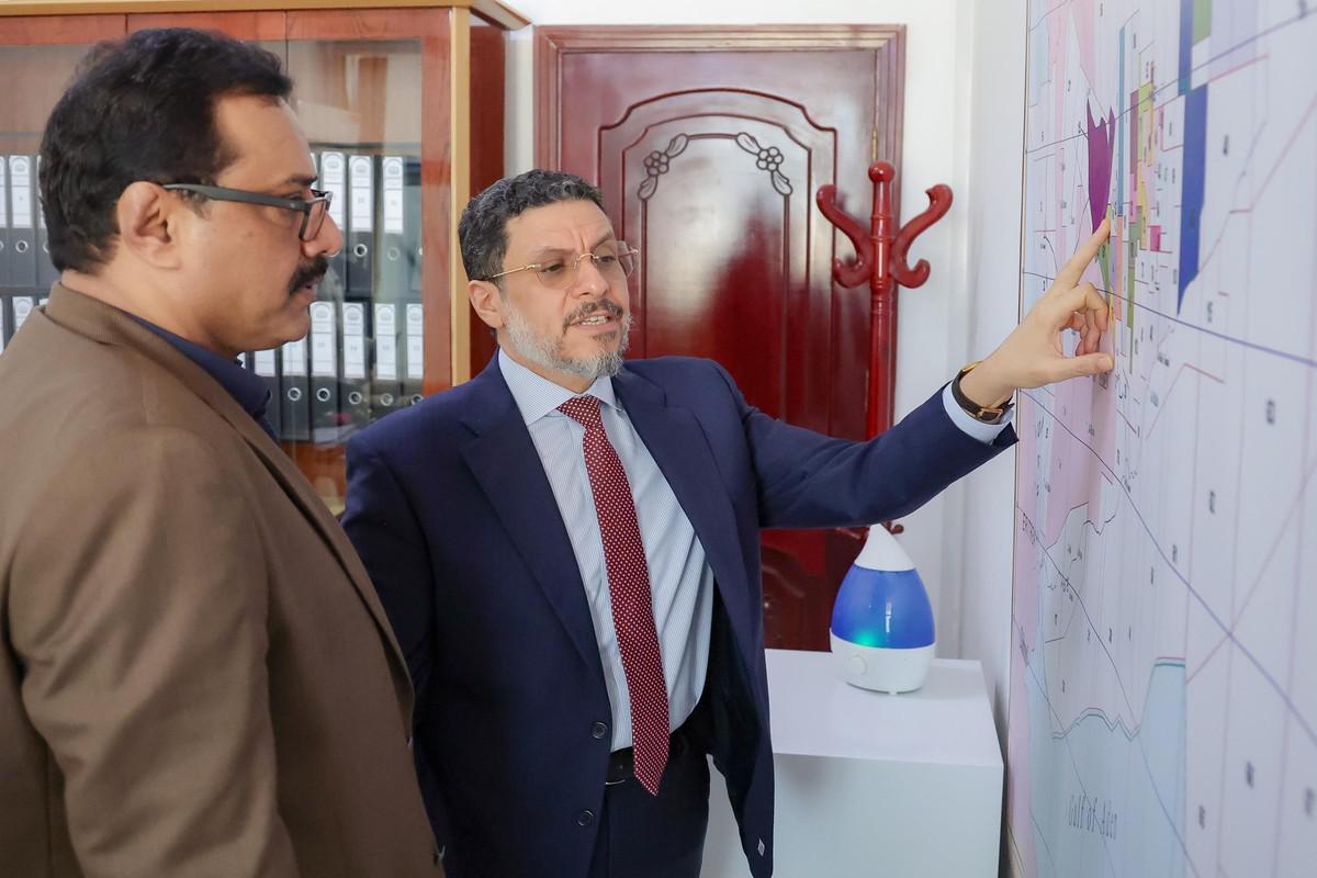 بن مبارك يبرر استقالته بعدم تمكنه من ممارسة صلاحياته 