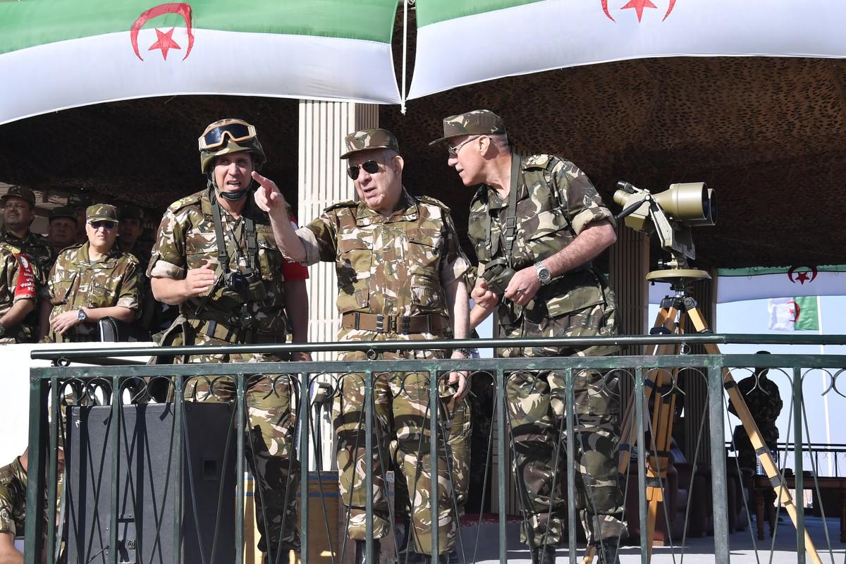 التغيير المفاجئ في قيادة المخابرات يشير إلى مسعى الجيش لتعزيز قبضته على الأجهزة الأمنية