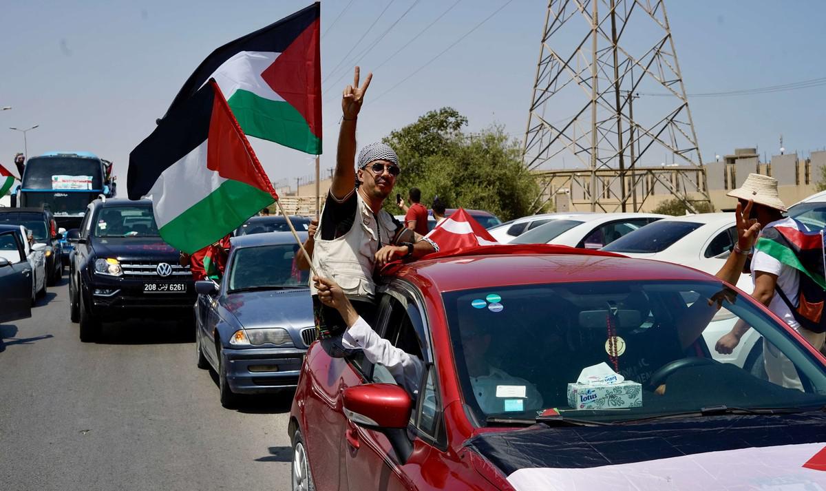 قافلة الصمود طرحت الوصول لرفح عبر البحر