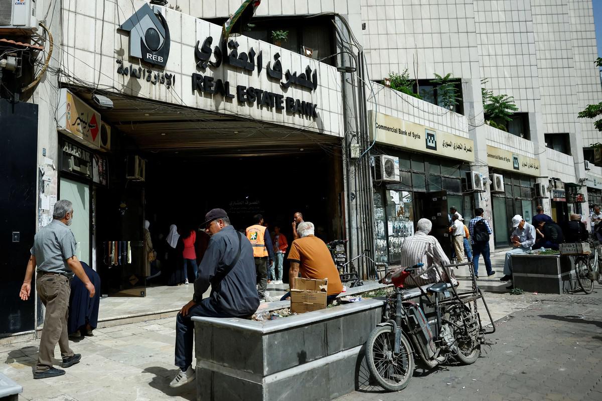 رفع العقوبات خطوة رئيسية نحو الانتعاش الاقتصادي لسوريا