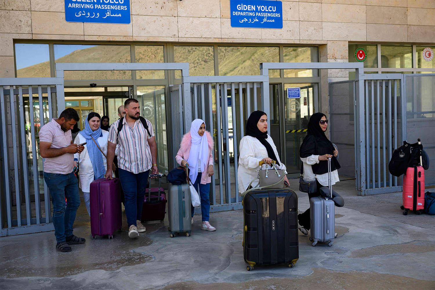 Iranians arrive in Turkey via the Razi-Kapikoy border crossing, north-eastern Turkey