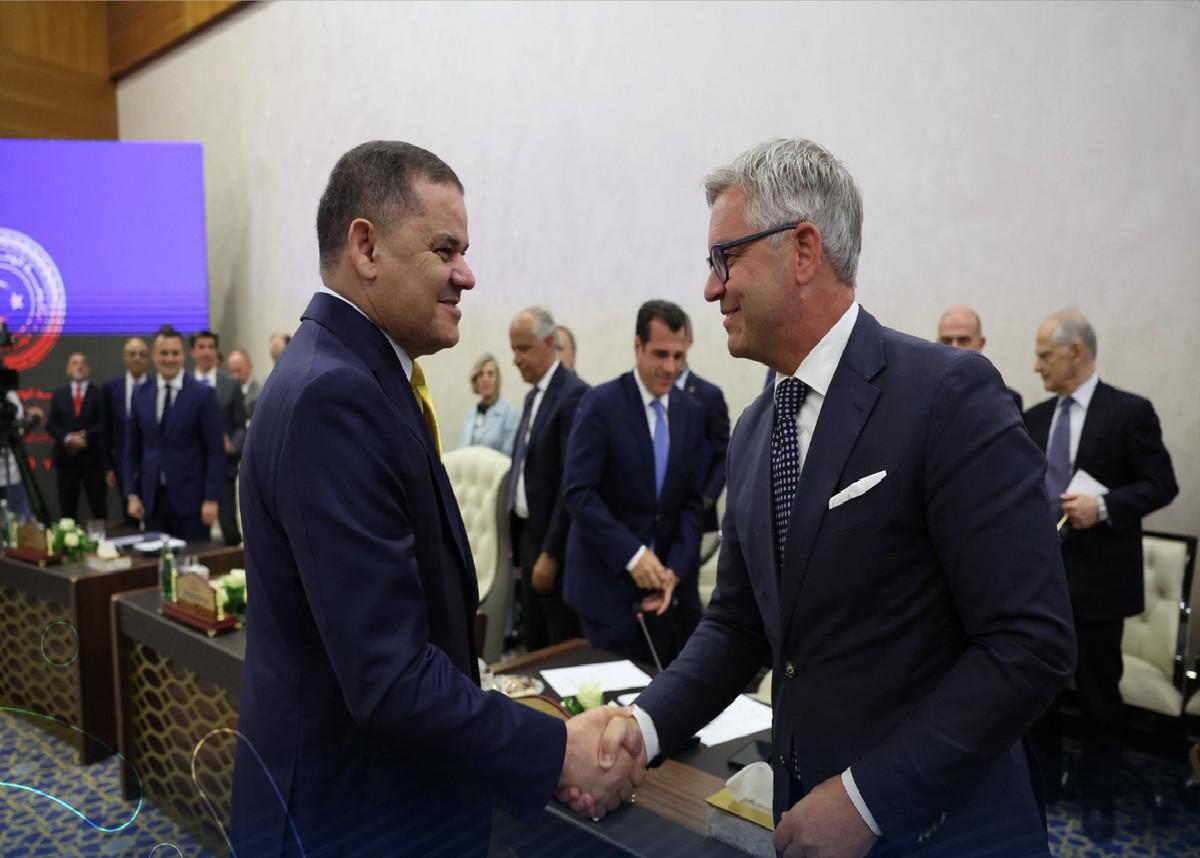 الدبيبة يخشى سحب البساط من تحت أقدام حكومته 