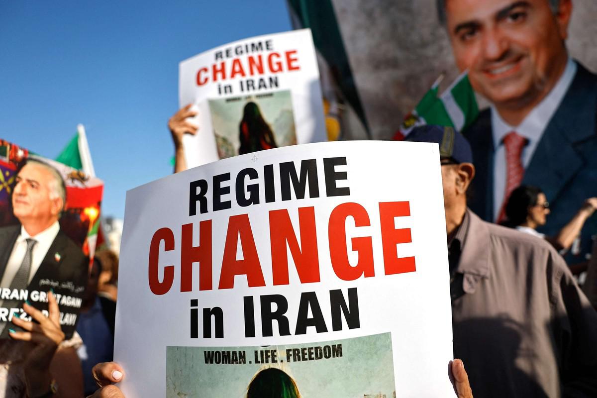 مساعي مستمرة لتغيير النظام الإيراني
