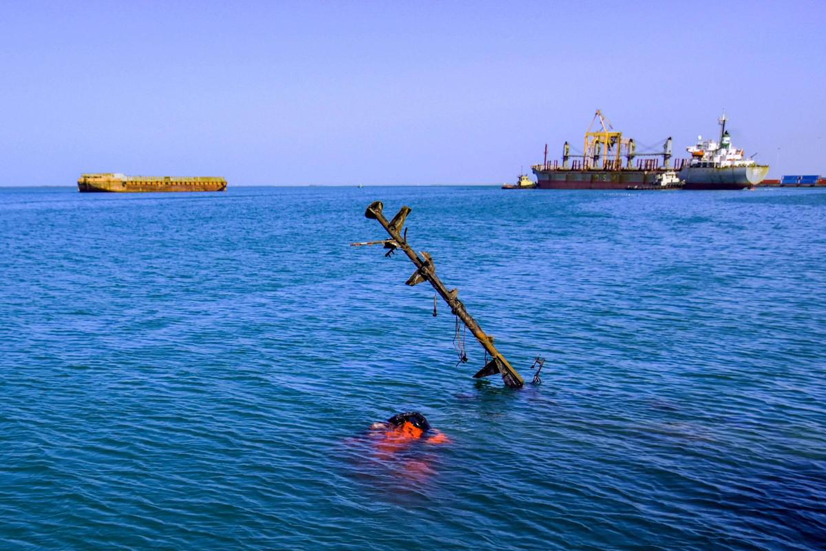 السفينة تنطبق عليها المواصفات التي يستهدفها الحوثيون