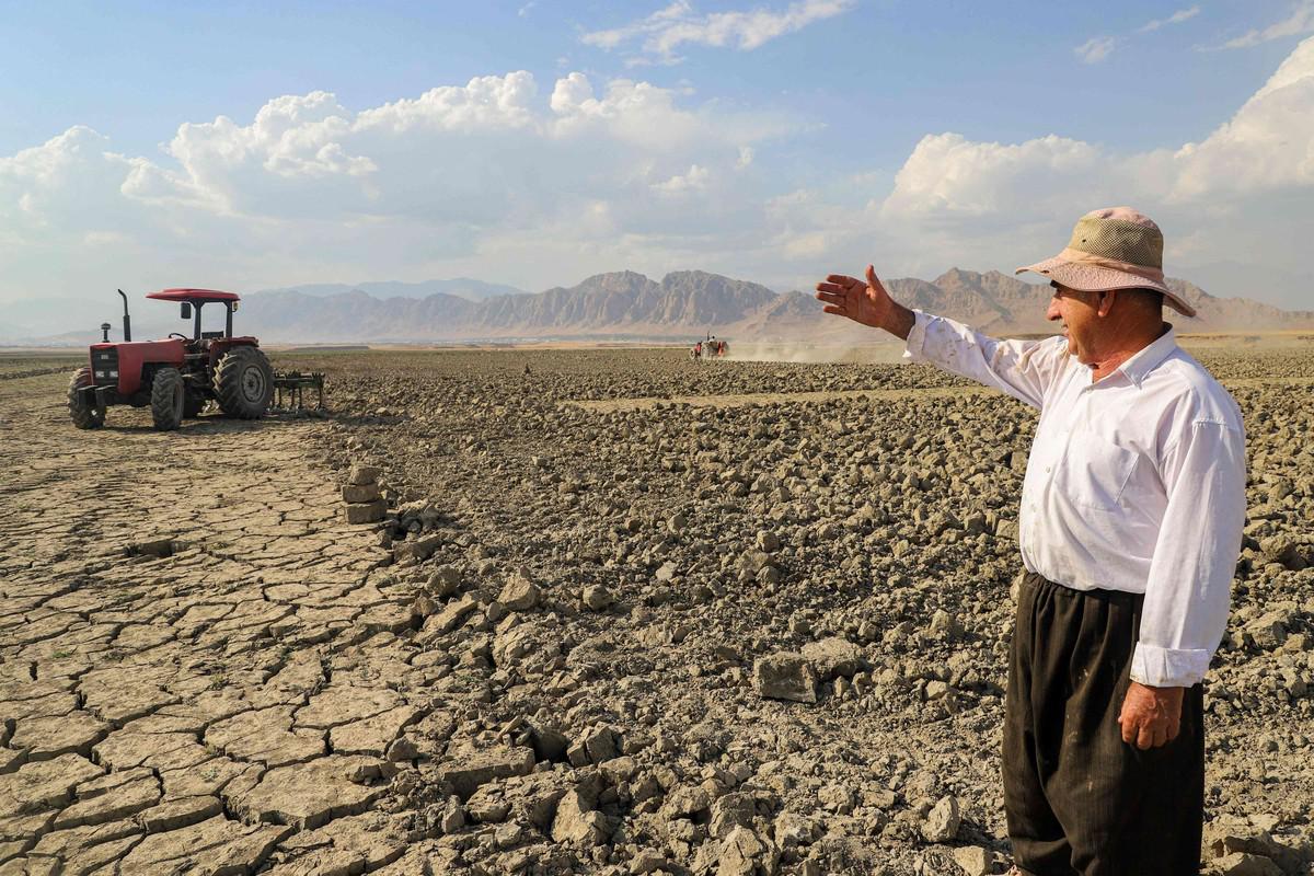 الجفاف يدفع مئات المزارعين إلى الهجرة  