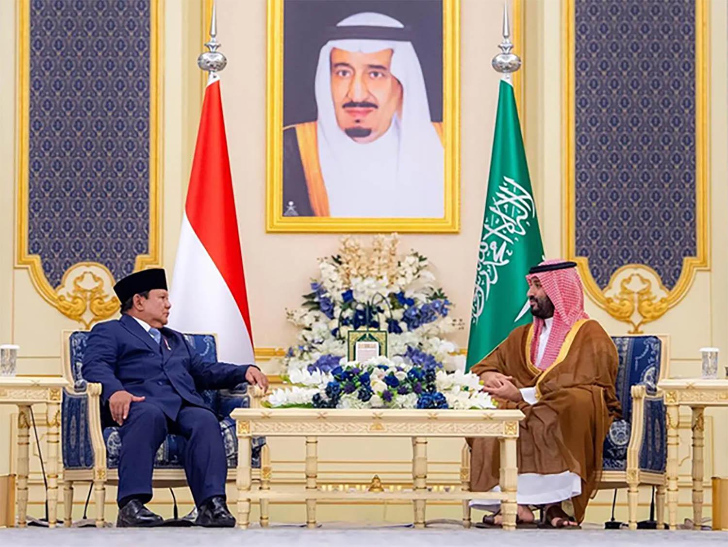 Saudi Crown Prince Mohammed bin Salman receiving Indonesian President Prabowo Subianto