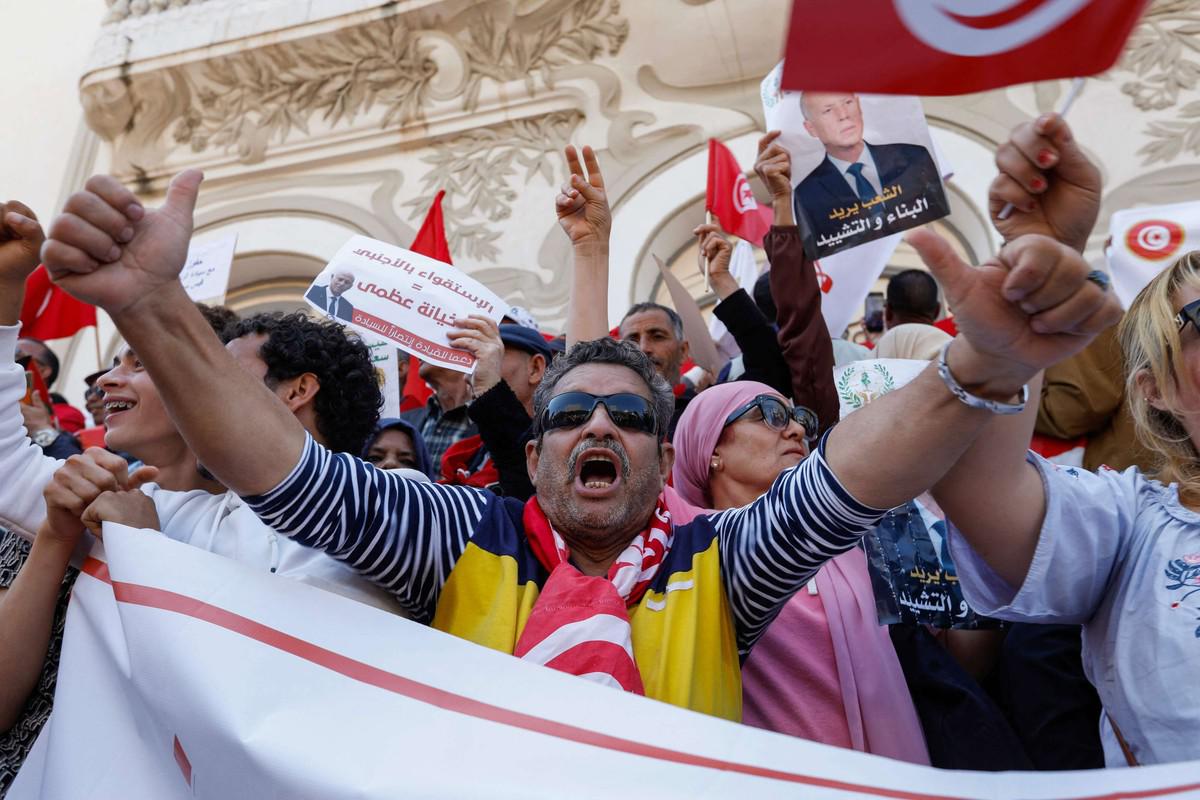 شعبية سعيد تربك اتحاد الشغل 