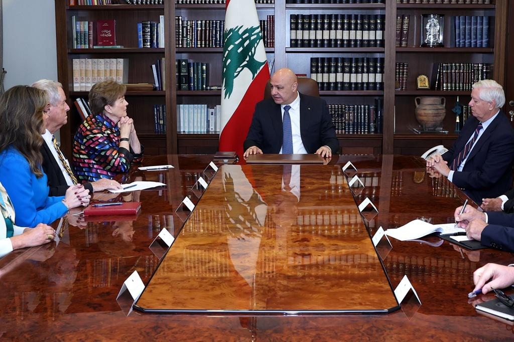 حزب الله استبق وصول الوفد الأميركي الى بيروت بتجديد رفضه تسليم سلاحه