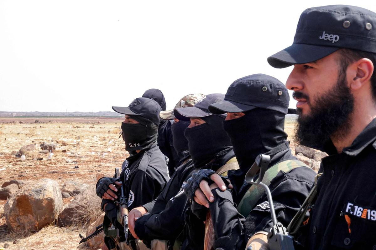 توطين المقاتلين الأجانب مشكلة والتخلي عنهم مشكلة اكبر