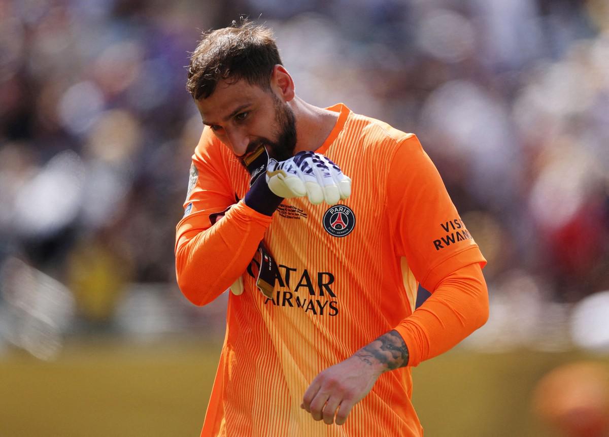 دوناروما يشعر بالإحباط والحزن بسبب قرار استبعاده من سان جيرمان