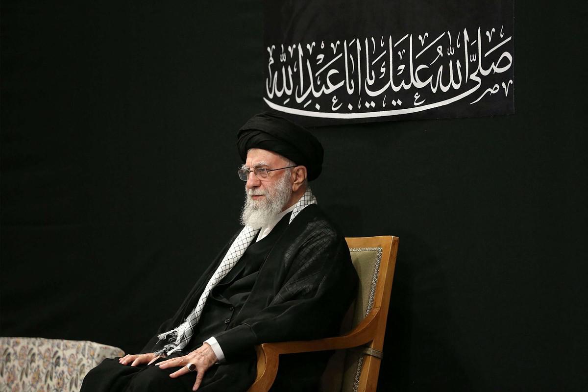 خامنئي يؤيد استئناف الحوار النووي وسط خلافات داخلية