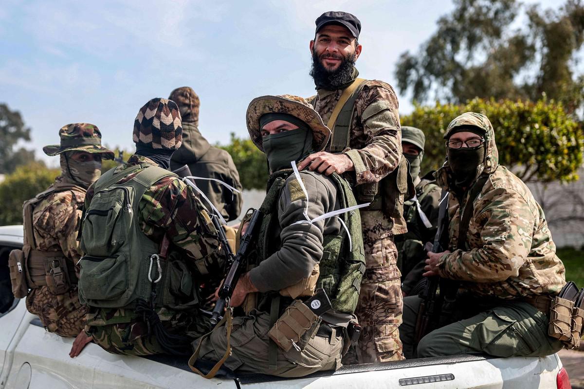 عناصر من قوات الشرع متهمون بالتورط في ارتكاب انتهاكات في الساحل السوري ترقى الى جرائم حرب 