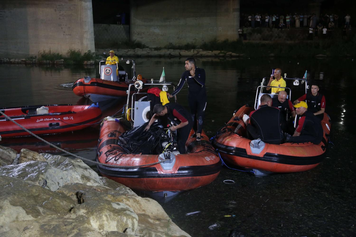 جهود انقاذية تقود إلى انتشال 24 جريحا