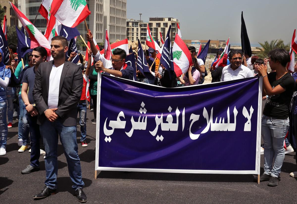 طهران تتجاهل الدعوات اللبنانية لحصر السلاح بيد الدولة 