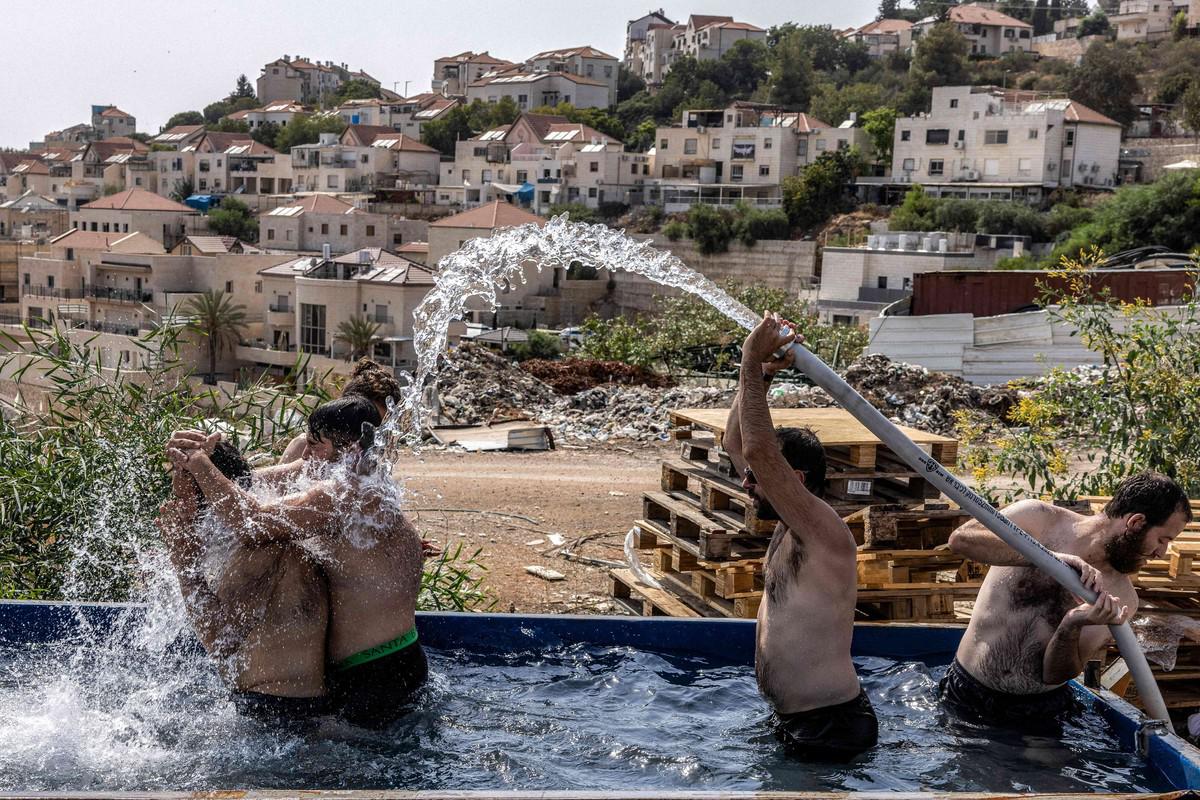المستوطنون سيطروا على أغلب منابع المياه في الضفة