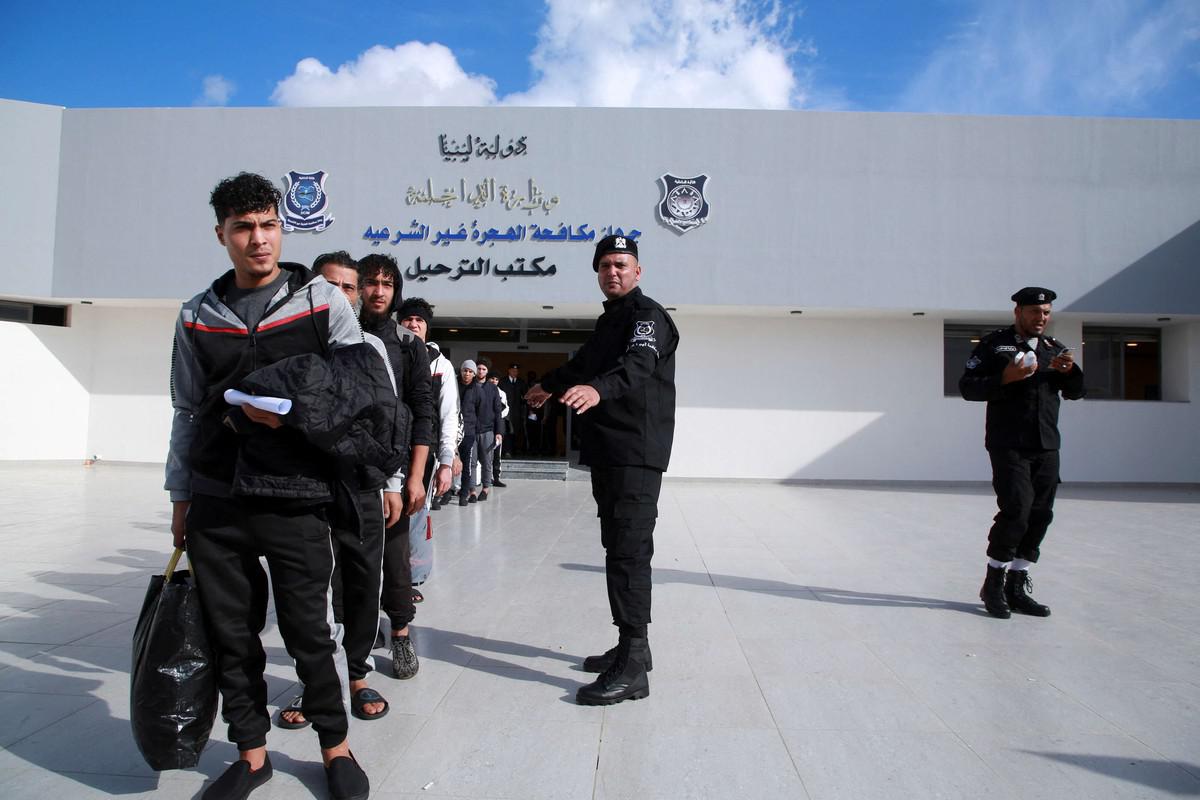 خفر السواحل الليبي له تاريخ في استهداف المهاجرين