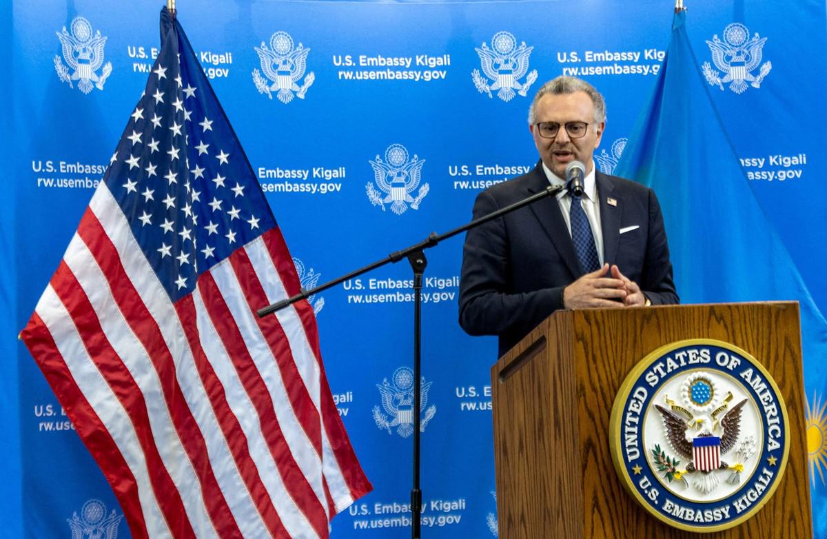 قائد الجيش السوداني يتهم بولس بعدم الحياد