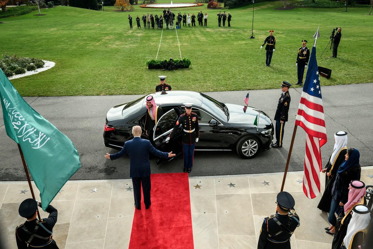 ترامب يخص ولي العهد السعودي باستقبال حار 