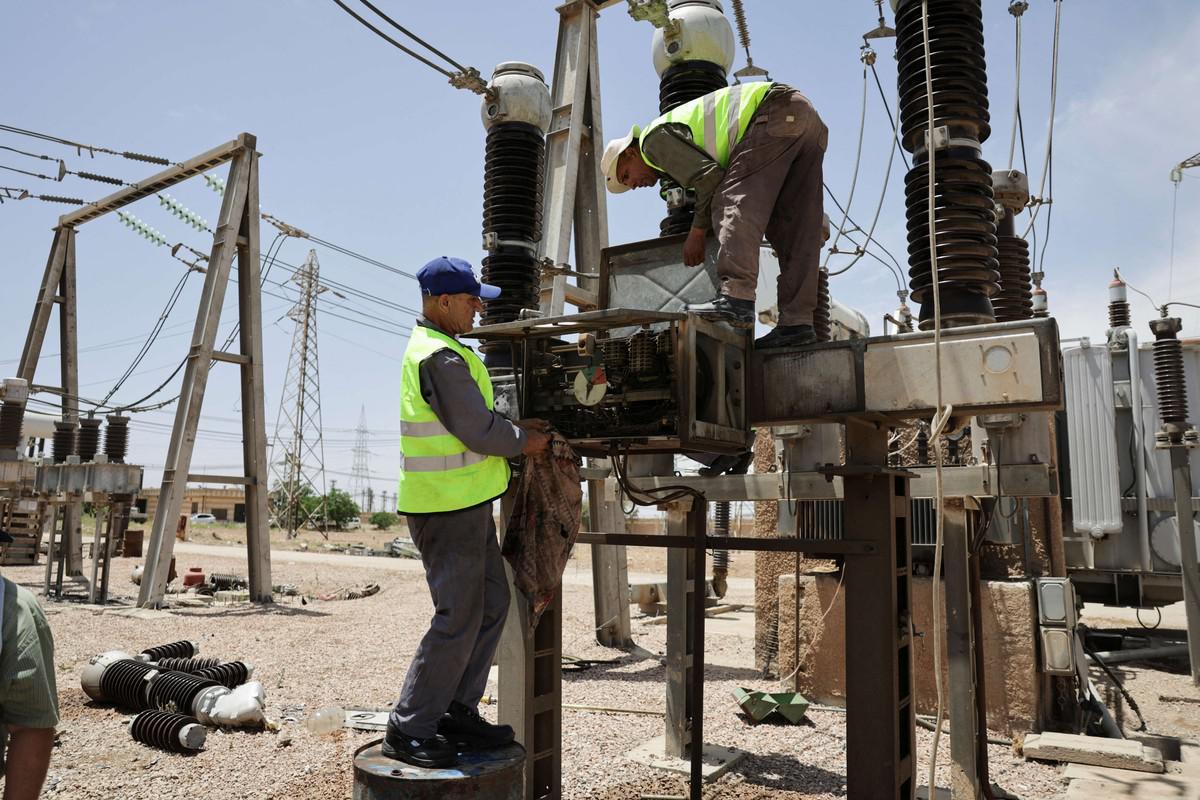 أزمة الكهرباء تعطل الاقتصاد السوري المتضرر من الحرب