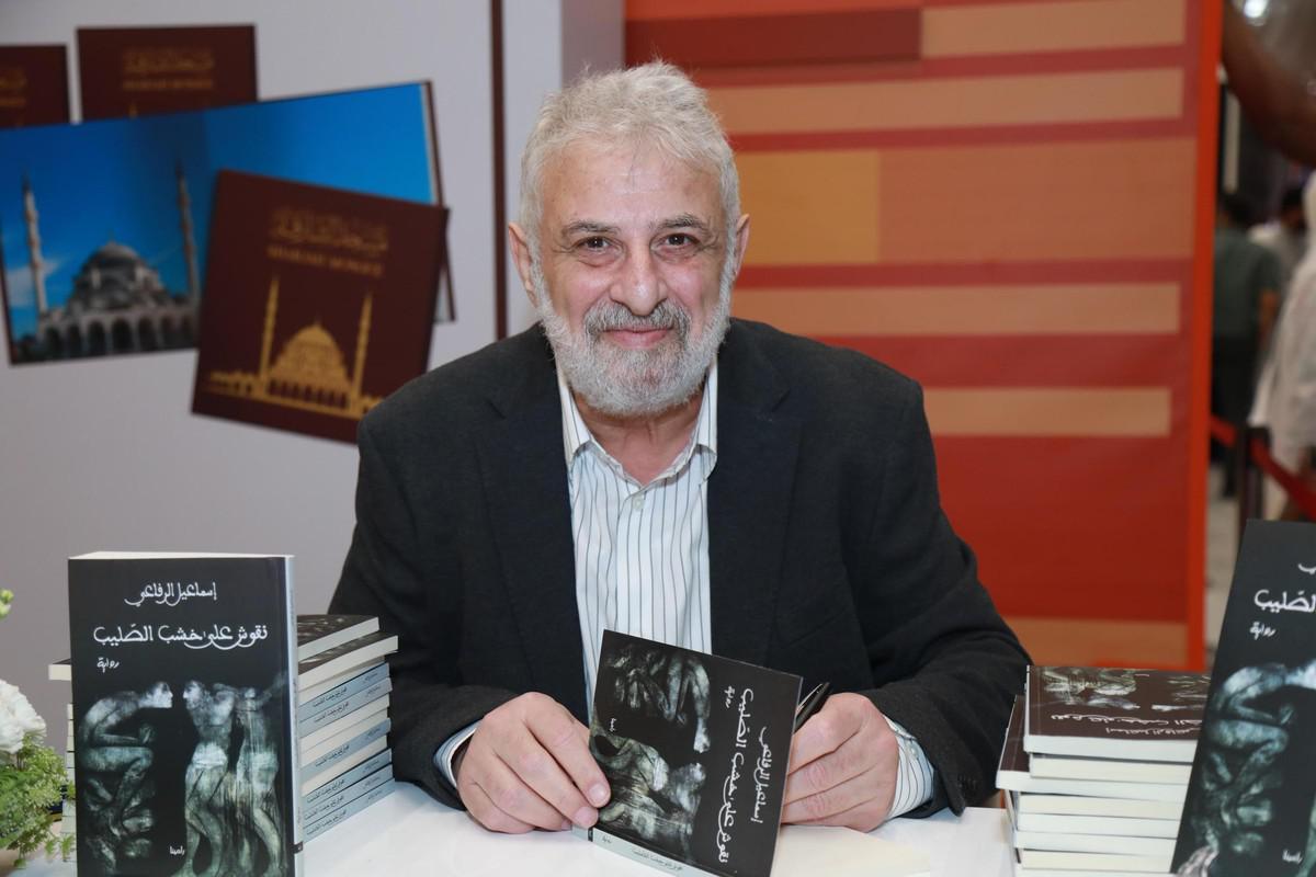 مسيرة فنية وأدبية حافلة بالعطاء الفكري