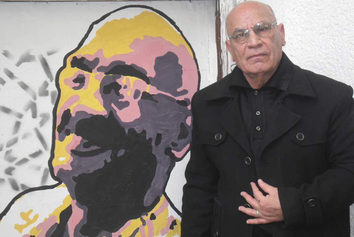 الكاتب لا يتعامل مع الشعر ببرود التحليل