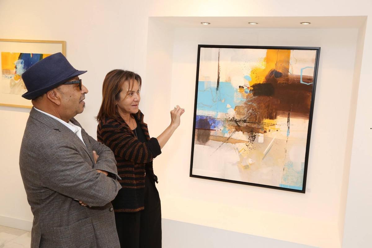 في عمق لوحات العامري تتفجر الألوان 