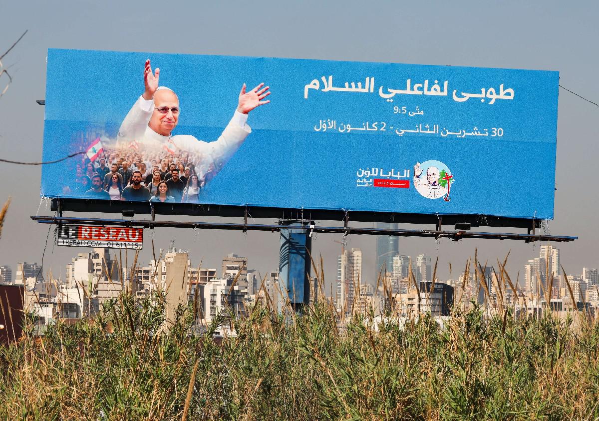 البابا ليو يحمل رسالة سلام إلى لبنان 