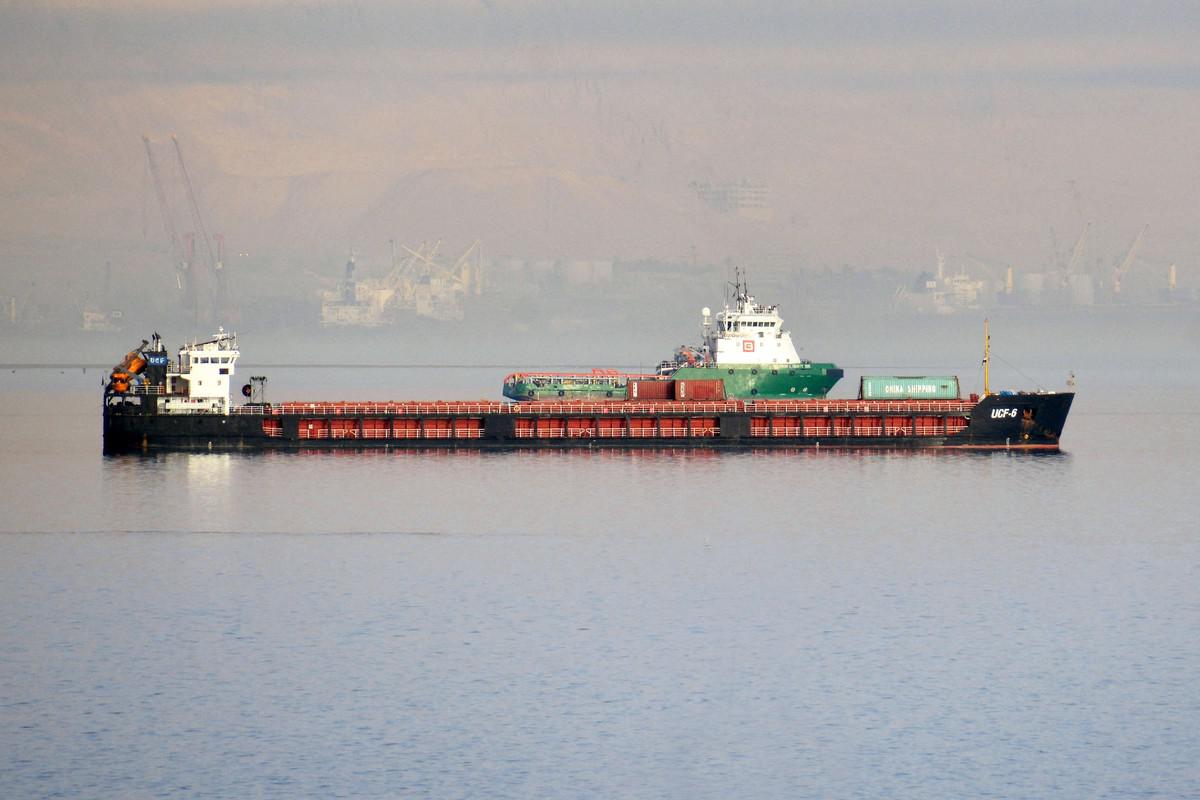 شريان مصر الحيوي دفع باهظا ثمن هجمات الحوثيين على السفن 