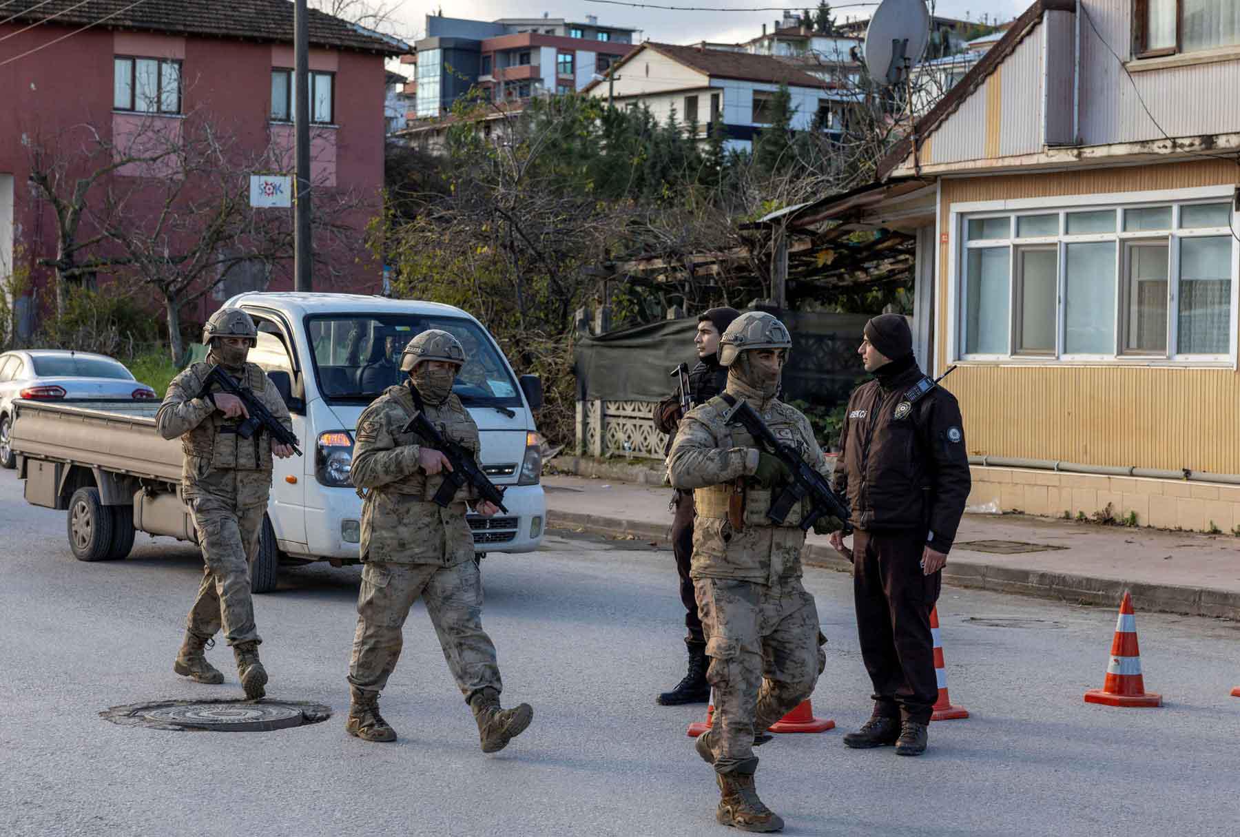 Turkish gendarmerie special forces team leaves the site where Turkish security forces launched an operation on a house believed to contain suspected Islamic State militants, in Yalova province, Turkey, December 29, 2025. 