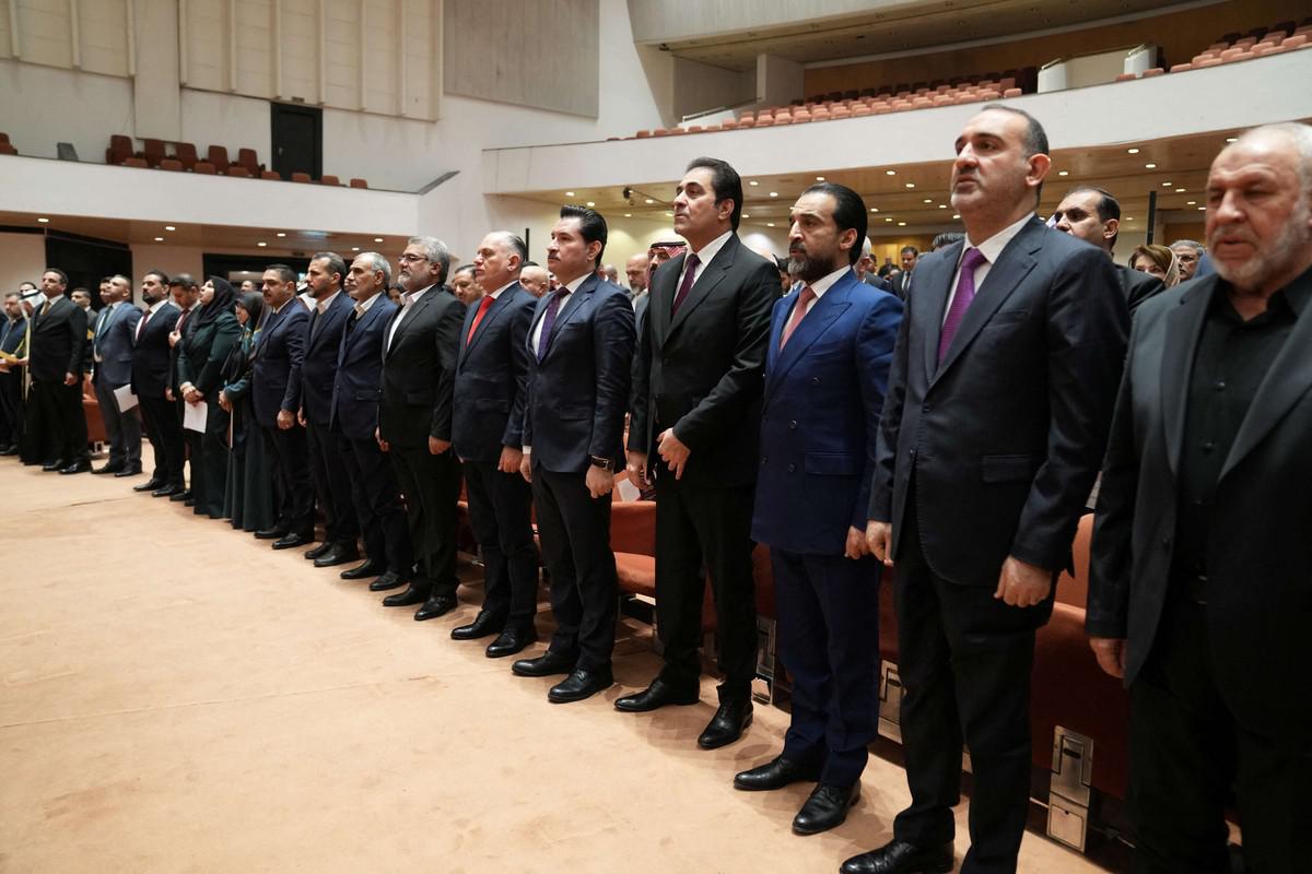 العراقيون يتساءلون: هل تمثل النخبة السياسية مصالحهم أم تمثل مصالحها