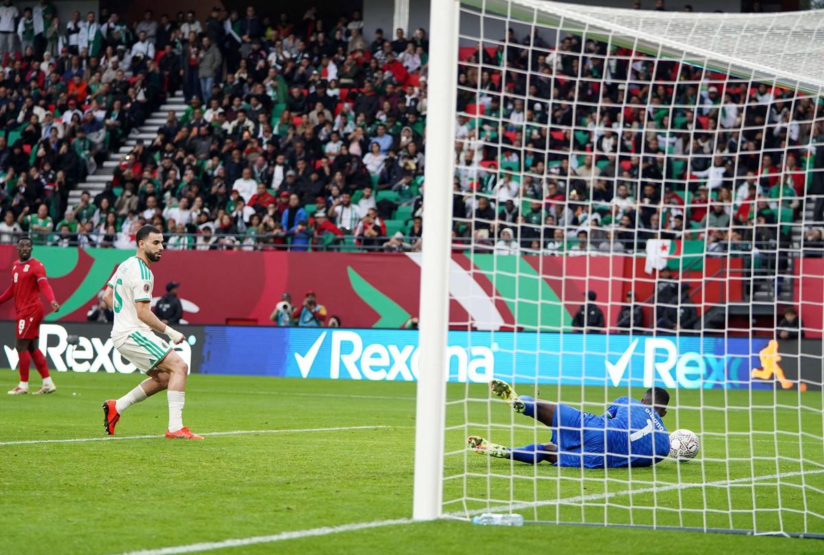 الجزائر تتأهل إلى الدور ثمن النهائي بأفضلية واضحة 