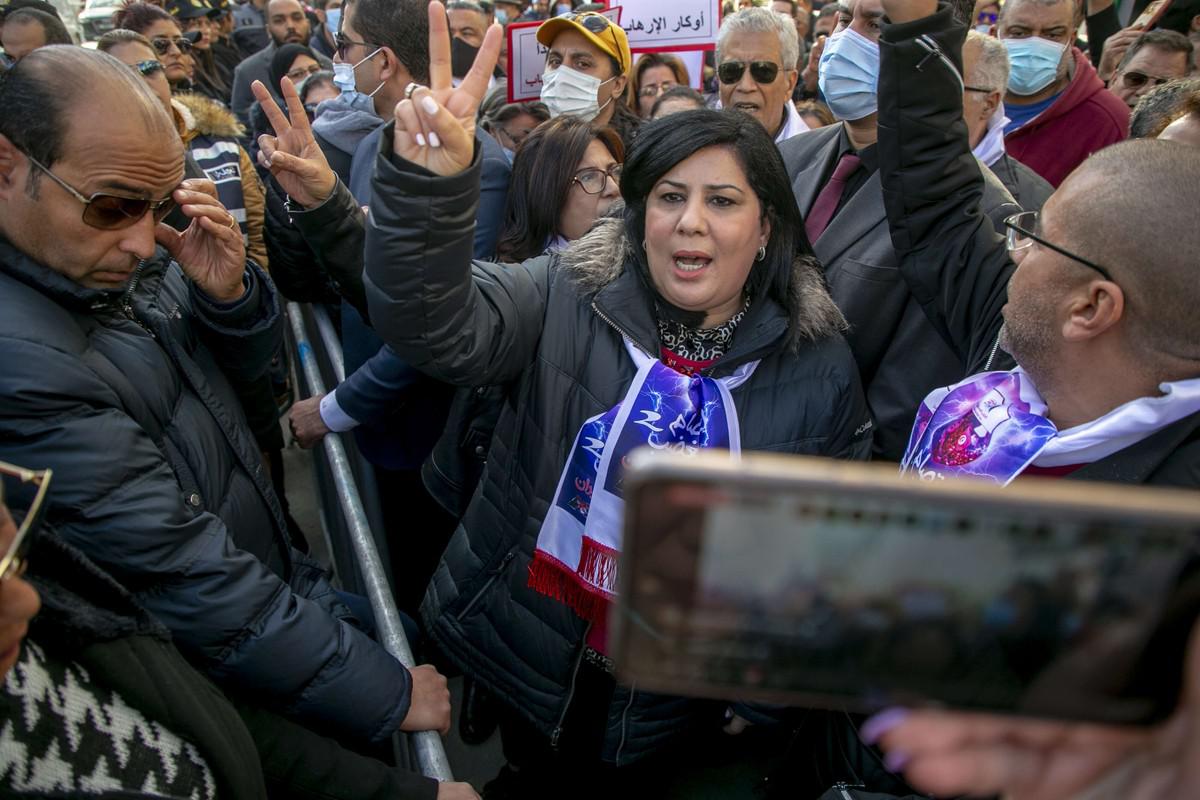 بنظر لما تقوم به موسي بأنه مجرد ضجيج واستعراض