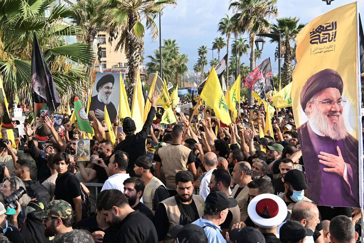 تمسك حزب الله بسلاحه بفاقم متاعب الحكومة اللبنانية