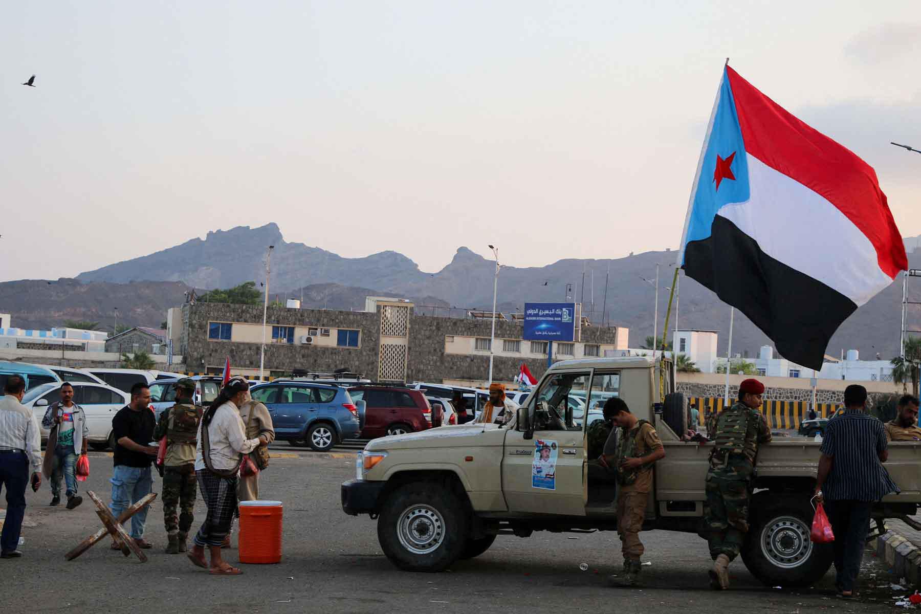 Southern Yemen tensions ease as STC redeploys forces | MEO