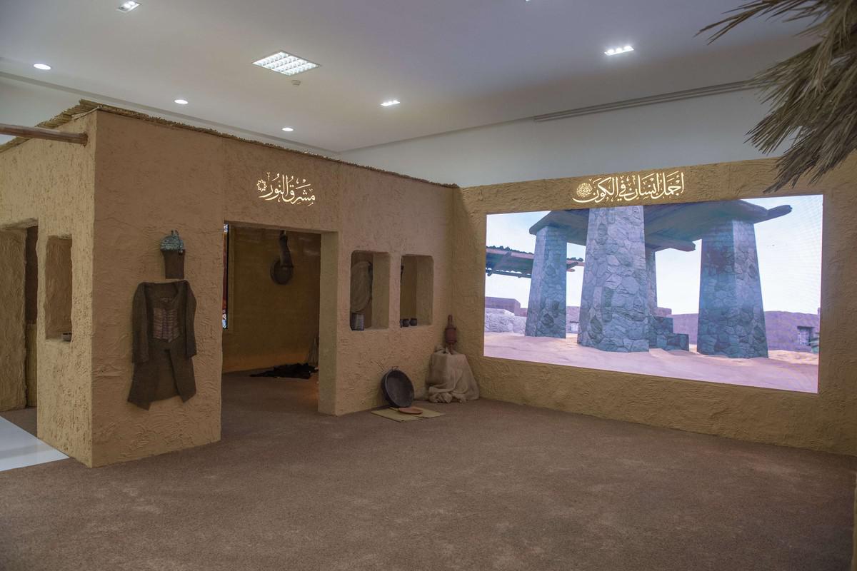 السياسة أشبه بعرضٍ بصريّ كبير 