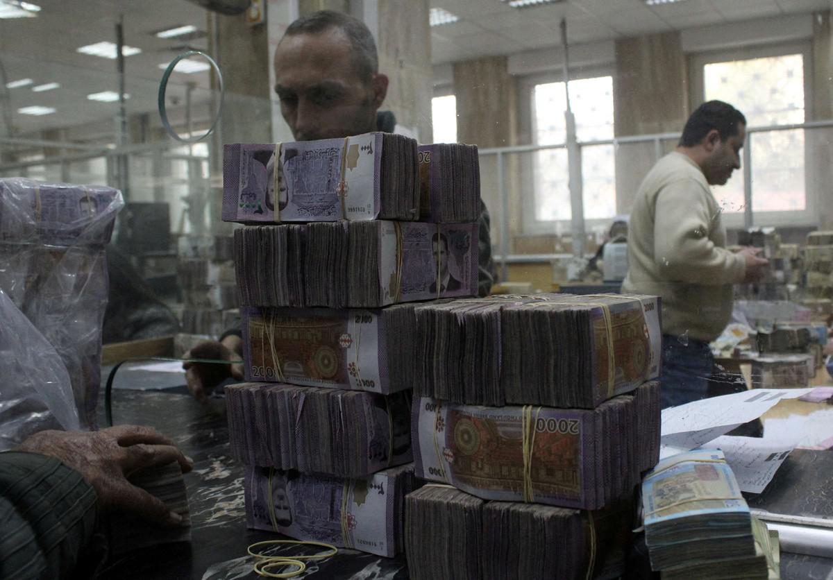 اتفاق على إزالة صور الأسد