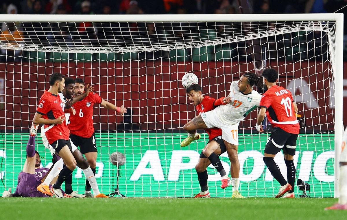 مصر تعبر الى نصف النهائي على حساب ساحل العاج 3 -2 