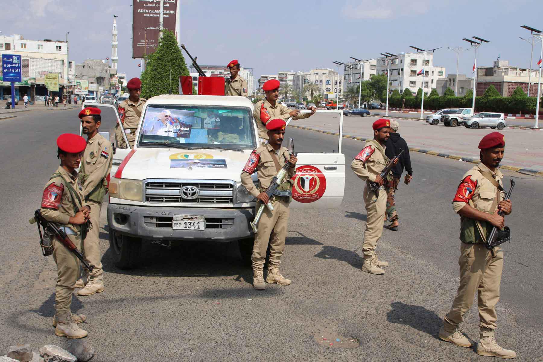 Persistent divisions